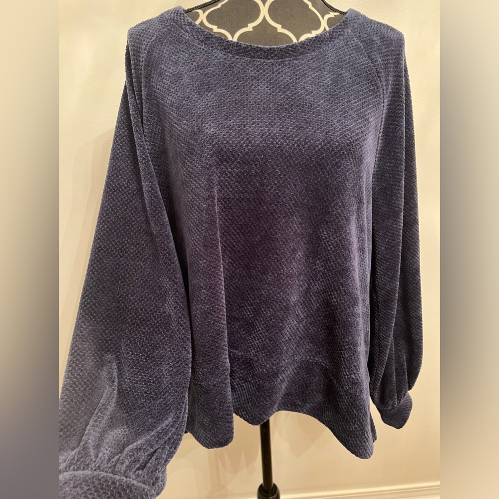 Puffy sleeved sweater